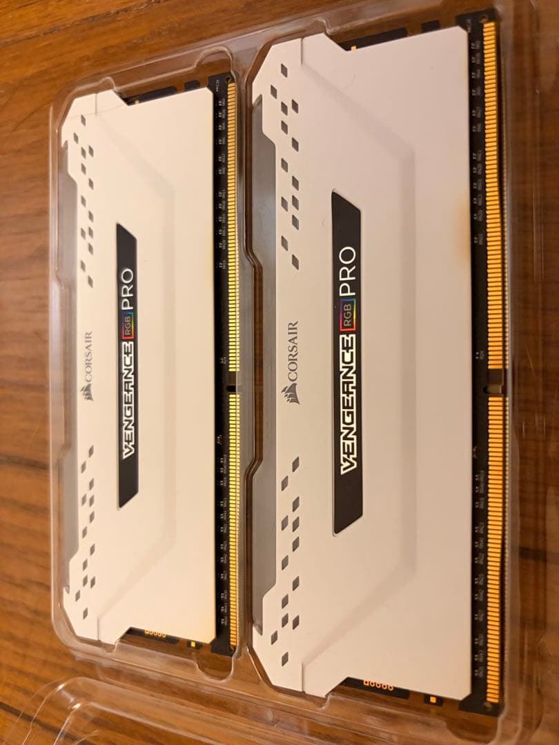 メモリー Corsair DDR4 32GB CMW32GX4M2E3200C16W