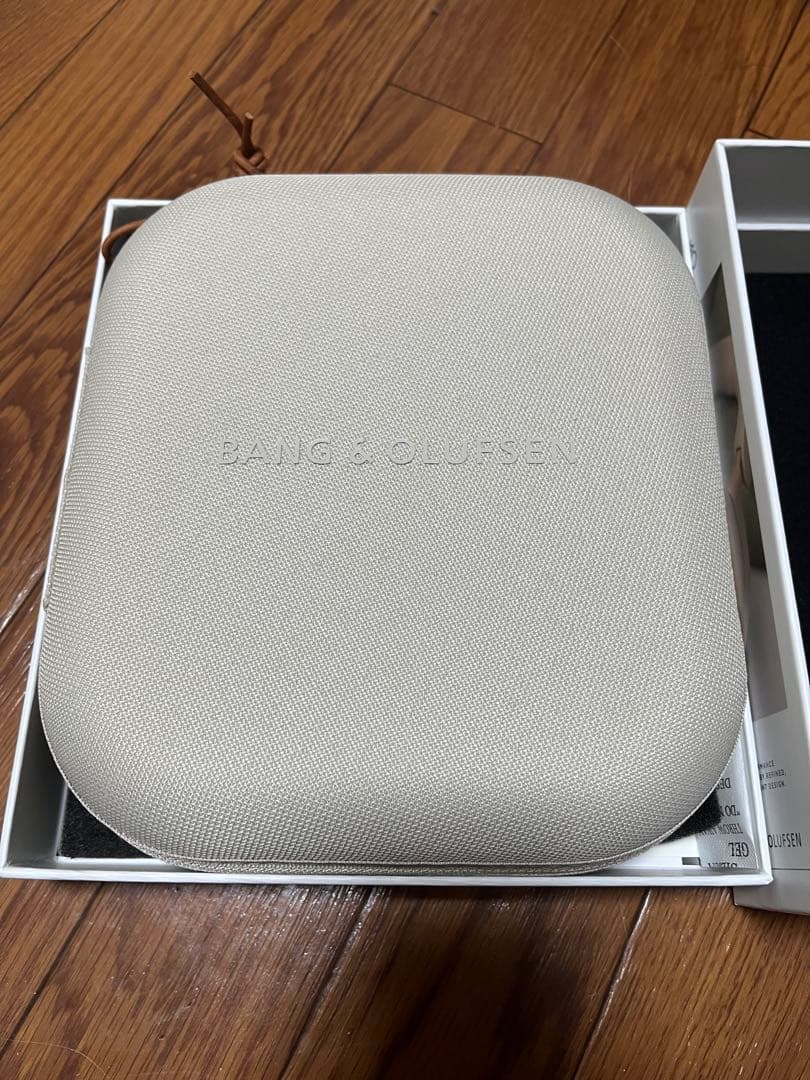 4月末まで。値下げ可　BANG＆OLUFSEN　Gold Tone