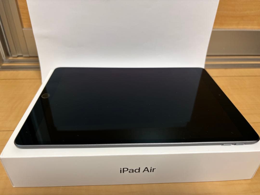iPad AIR 第3世代 WIFI 64GB （液晶表示むらあり）