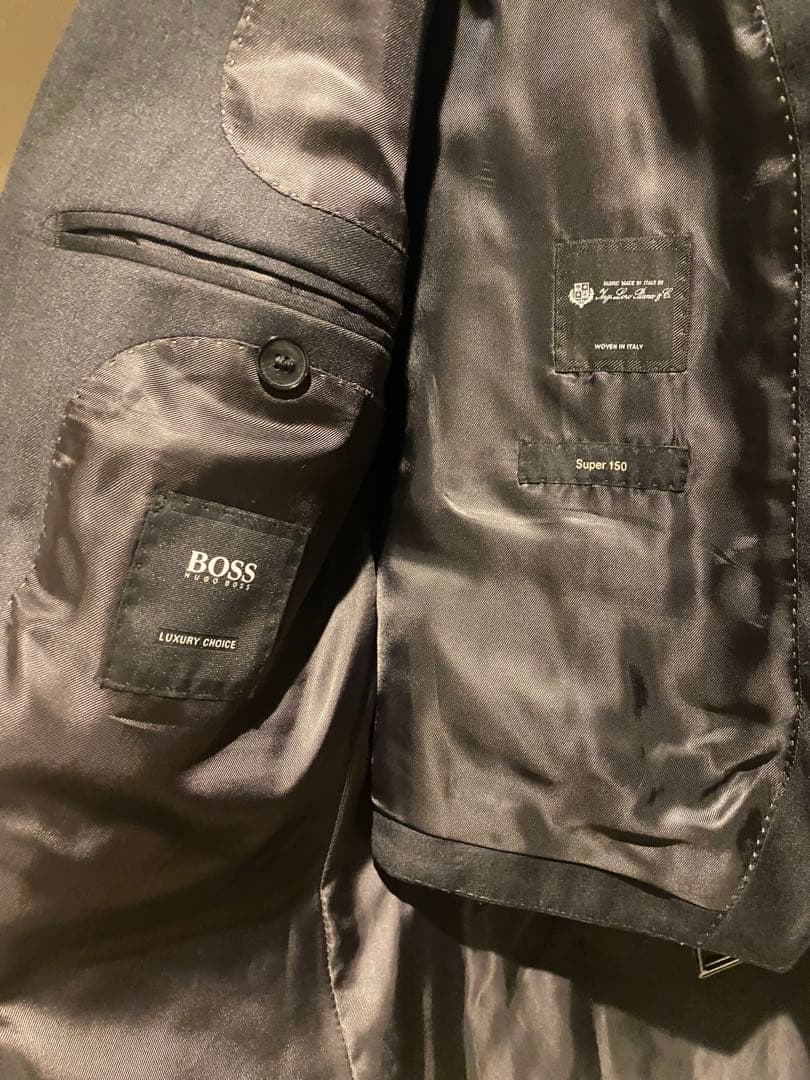 K*様 【ほぼ新品】BOSS ダークグレー ビジネススーツ　セットアップ