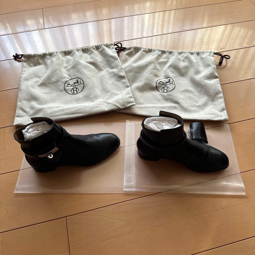 エルメスブラックレザーアンクルブーツ