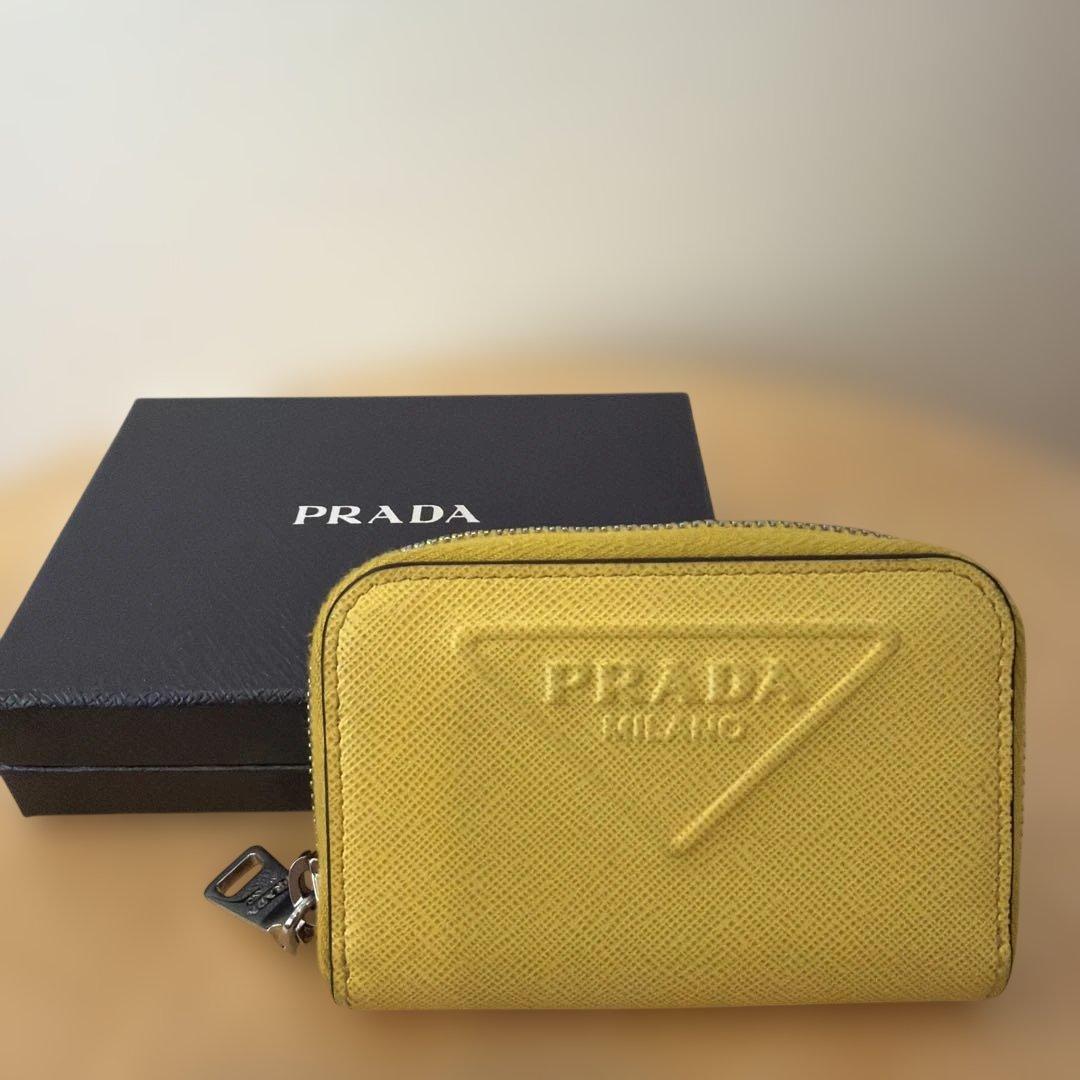 PRADA イエロー ケース