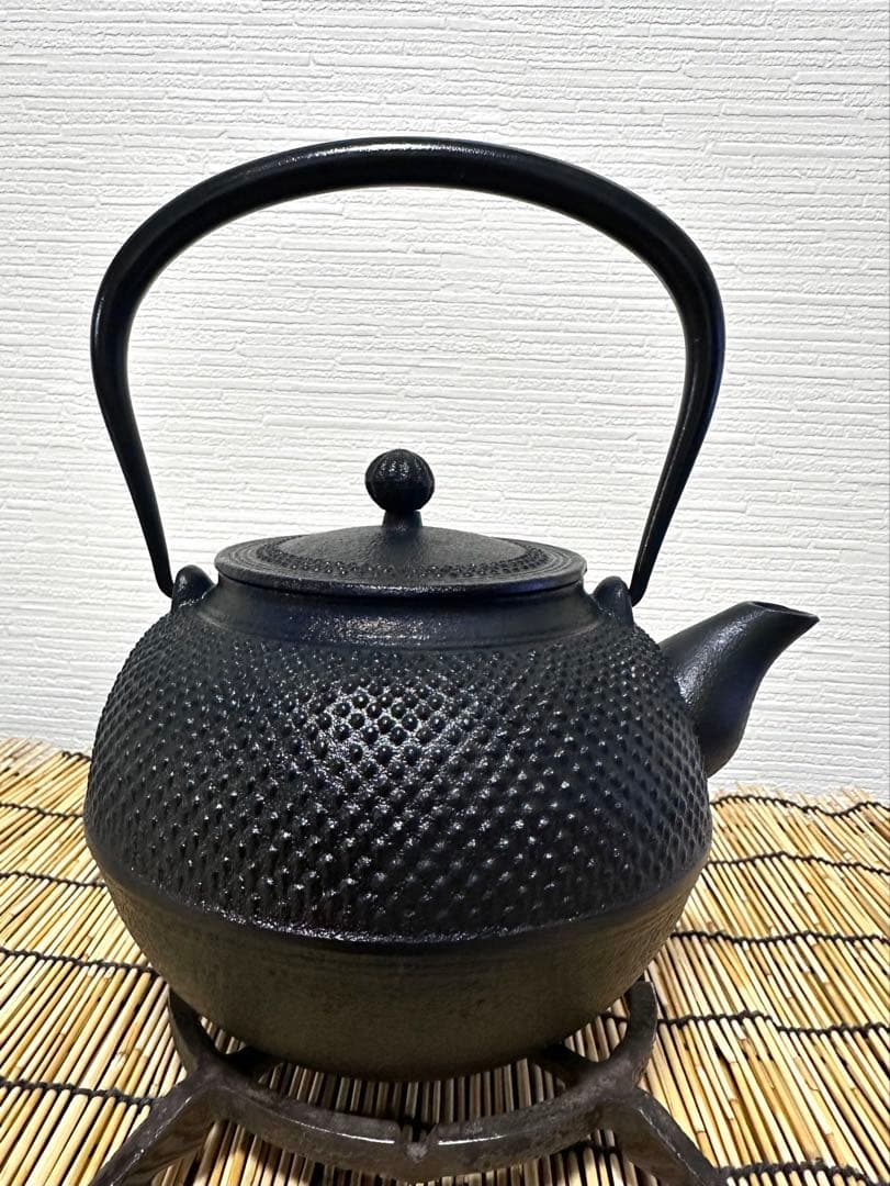 未使用品、供箱、タグ付　南部池永造　１５型福禄アラレ　南部鉄瓶　南部鉄器　鉄瓶