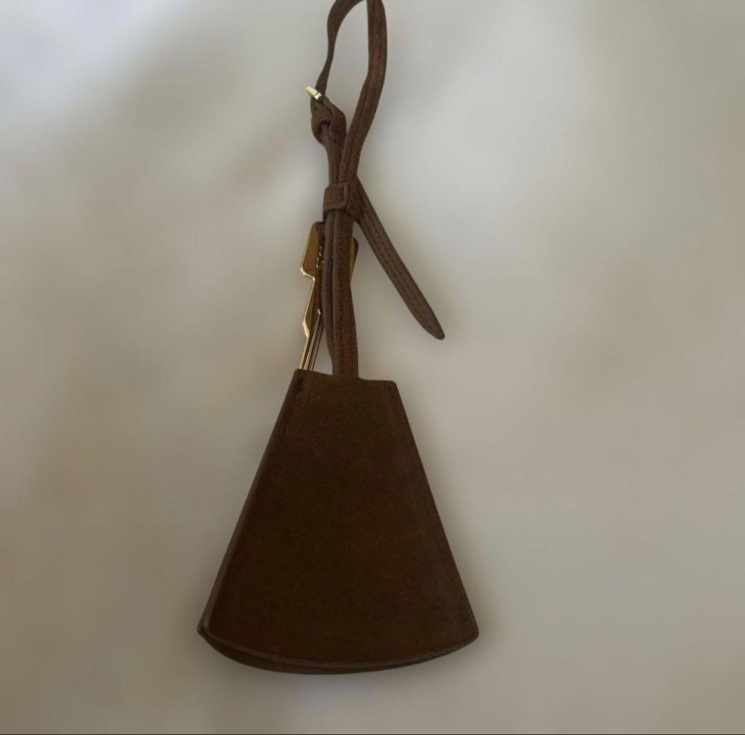 未使用★miu miu ミュウミュウ チャーム キーホルダー 茶 スエード