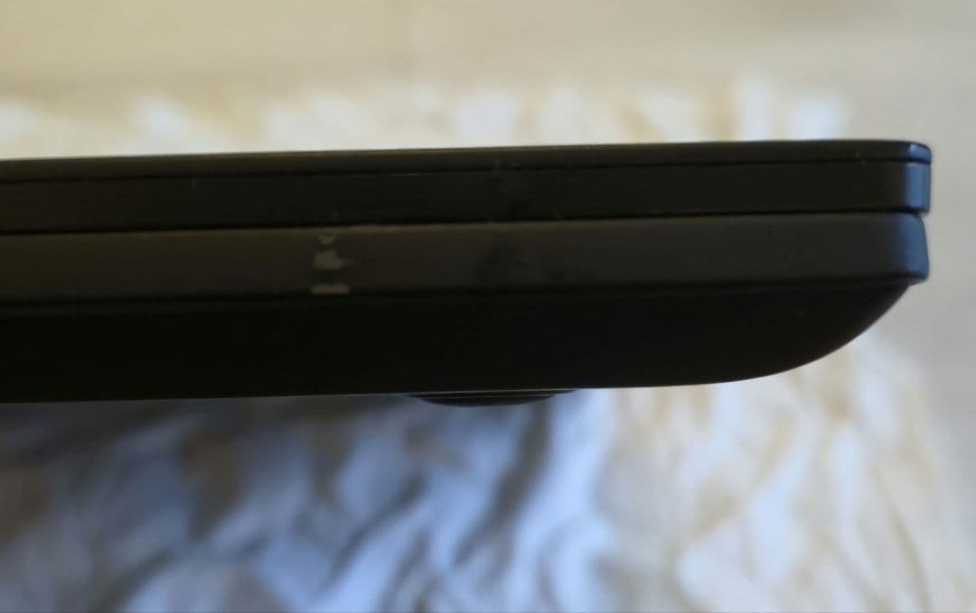 富士通 14インチ FMV-Zero LIFEBOOK-UH 超軽量888g