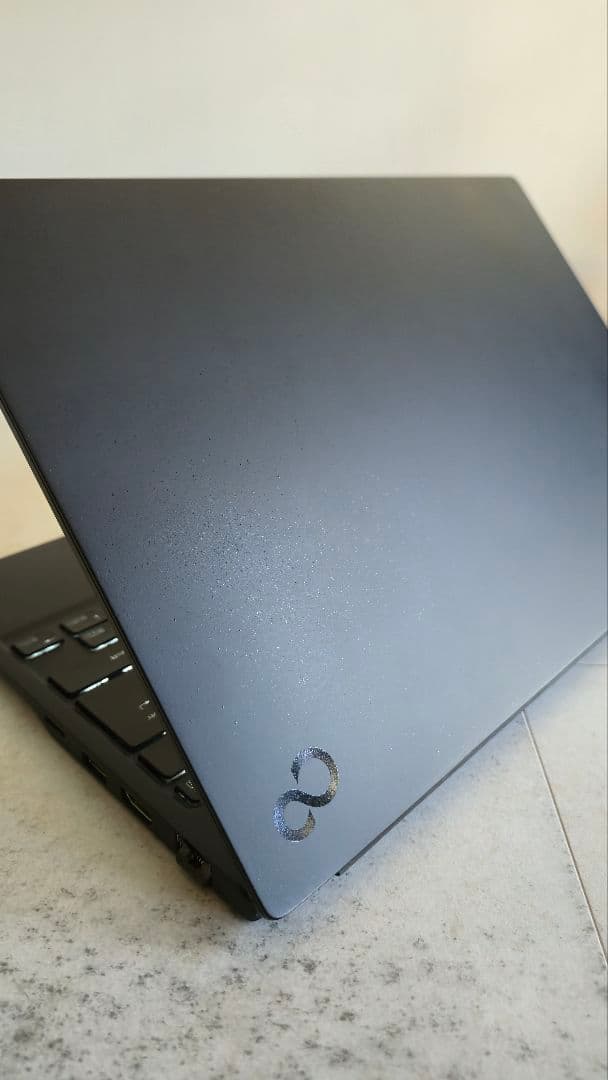 富士通 14インチ FMV-Zero LIFEBOOK-UH 超軽量888g