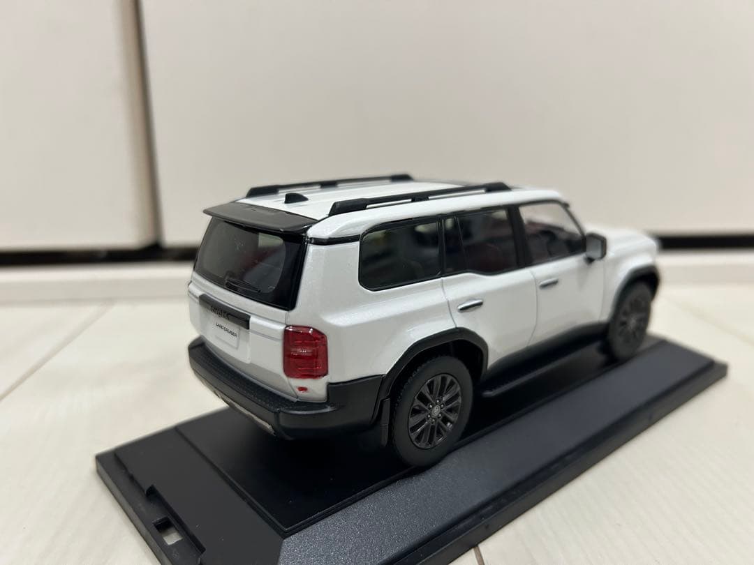 希少 トヨタ ランドクルーザー 250 1/30 カラーサンプル ホワイト