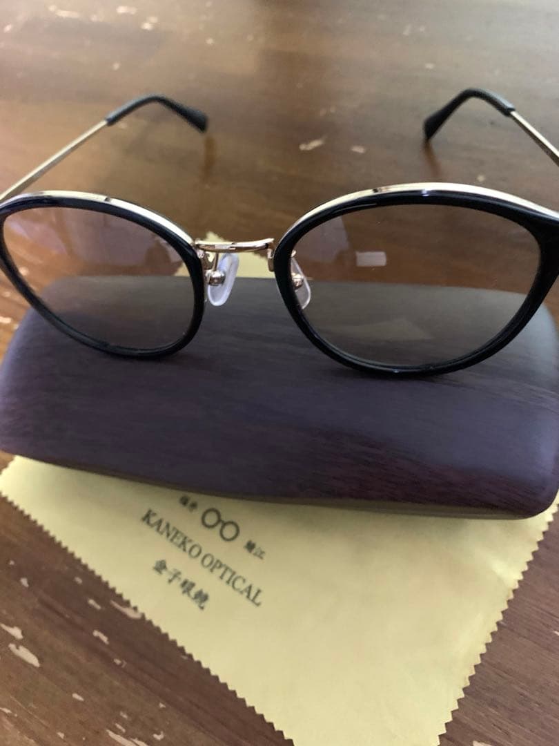 金子眼鏡　15%カラーレンズ入り
