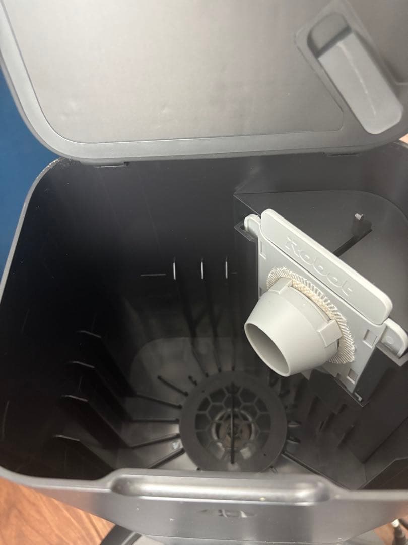 【iRobot】ルンバi7+　ロボット掃除機　自動ゴミ収集機能付き 付属品完備