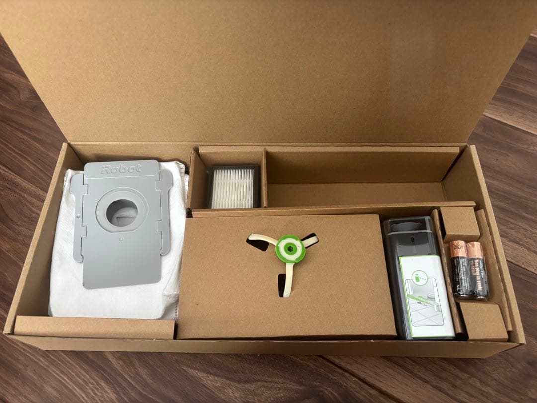 【iRobot】ルンバi7+　ロボット掃除機　自動ゴミ収集機能付き 付属品完備