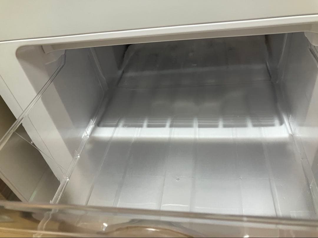 2022年製 冷蔵庫　106リットル　NTR-106WH