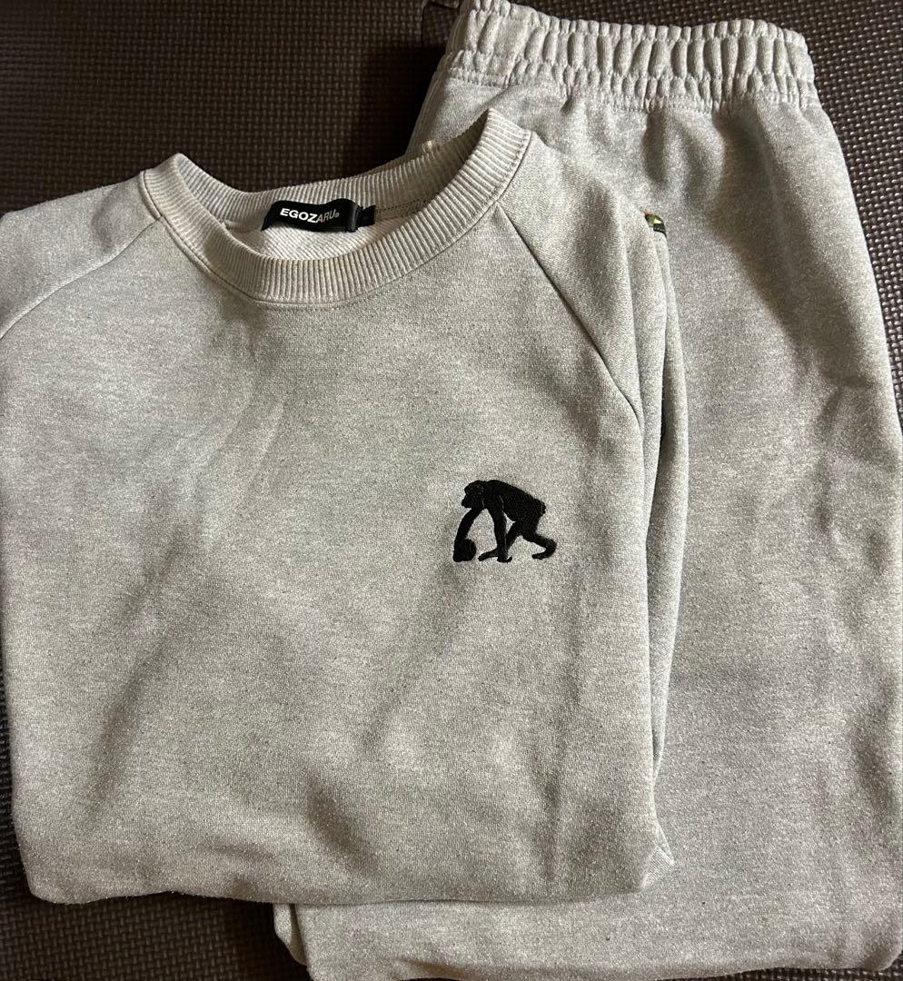 EGOZARU トレーナーとパンツのセットアップ