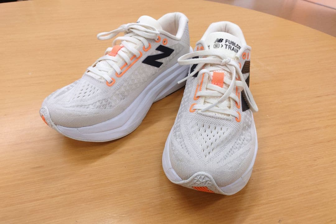 着用1回☆ニューバランス スーパーコンプトレーナーランニングシューズ25.5cm