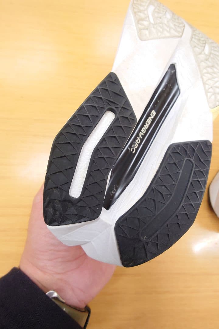 着用1回☆ニューバランス スーパーコンプトレーナーランニングシューズ25.5cm