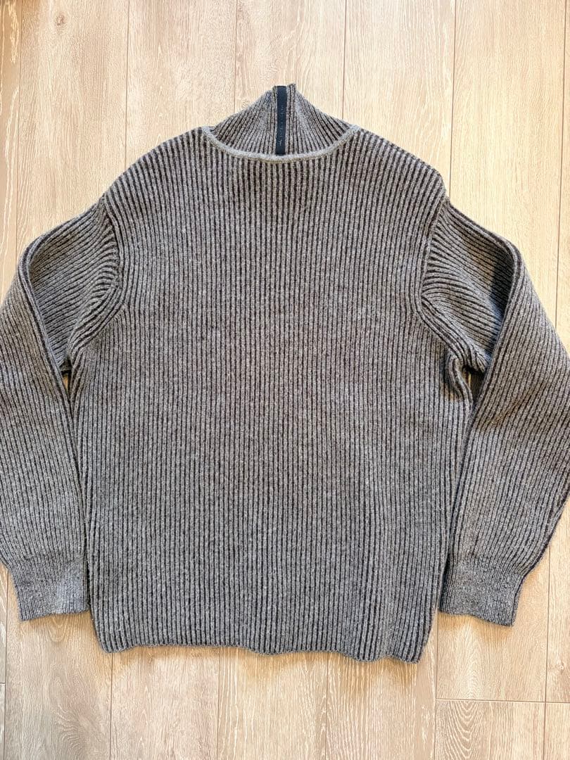 メゾンキツネ　ハイネックニット