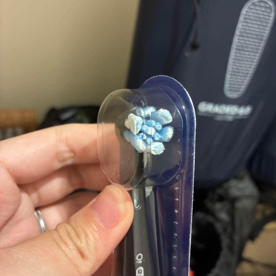 ブラウン電動歯ブラシ本体iO7、替えブラシ3本付き　iOM72J22BDBK