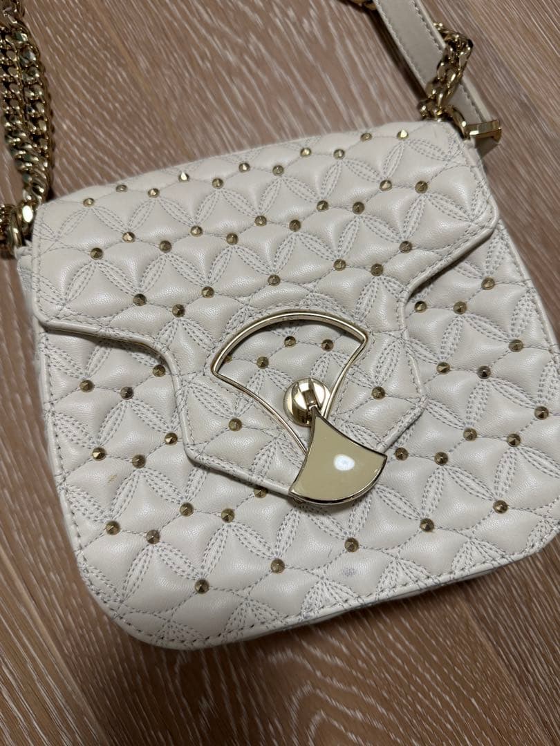 あ*い様 ブルガリ　ホワイト キルティング ショルダーバッグ