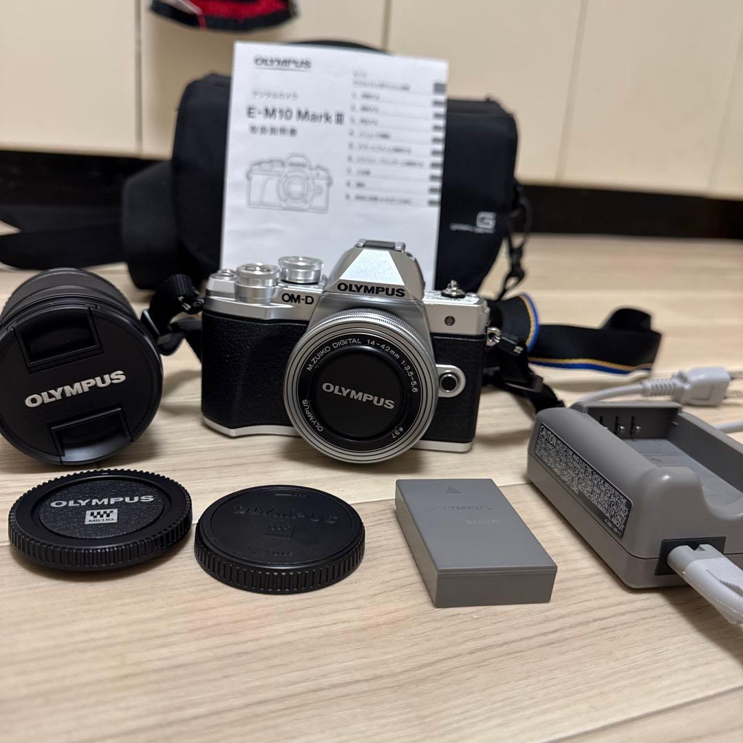 OLYMPUS E-M10 Mark III 本体　レンズ2本　一式