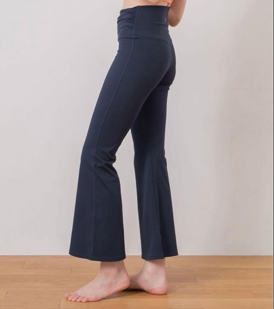 【SUKALA】　ベーシックフレアパンツ Sサイズ ネイビー