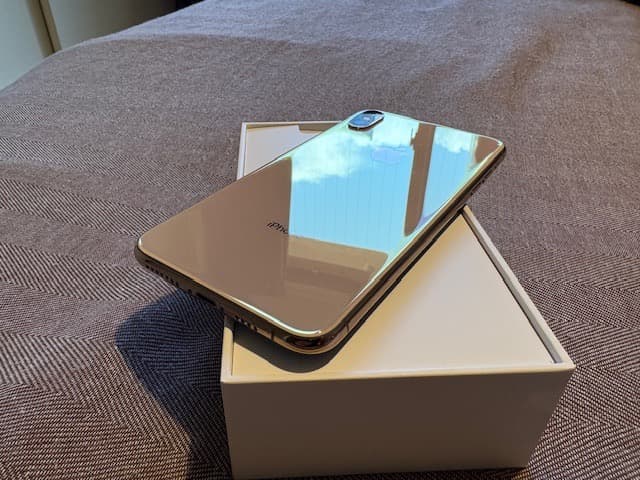 Apple iPhone XS Max ゴールド