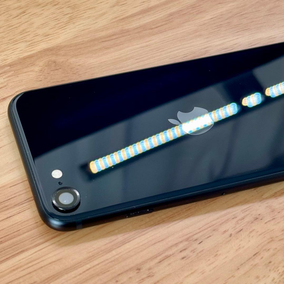 Apple iPhone SE 第三世代 ケース付き Anker充電器付き