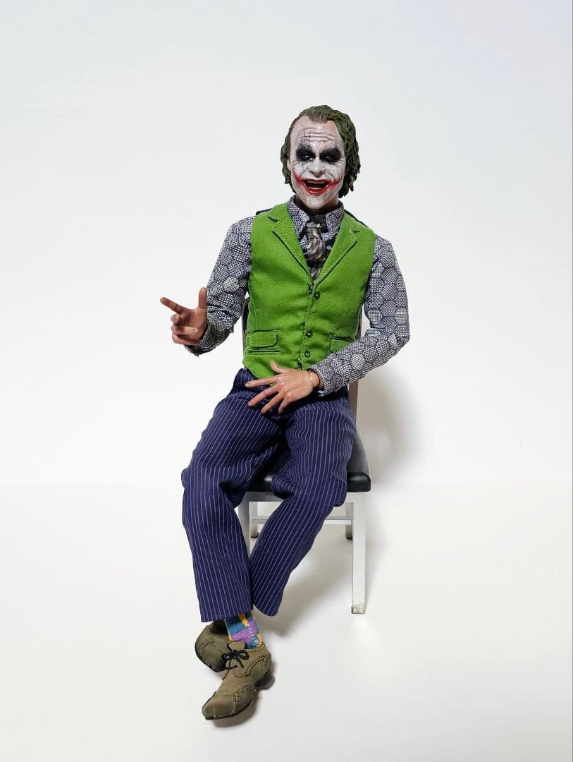 『ダークナイト』 1/6スケールフィギュア　ジョーカー（２.０版） ホットトイズ