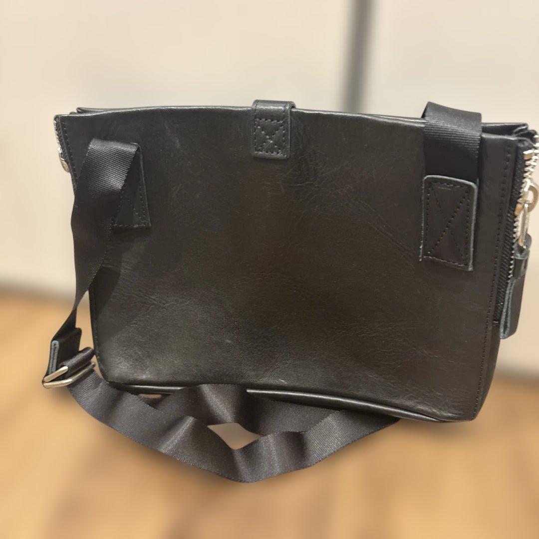 ブラックレザー ショルダーバッグ ATTACHMENT アタッチメント