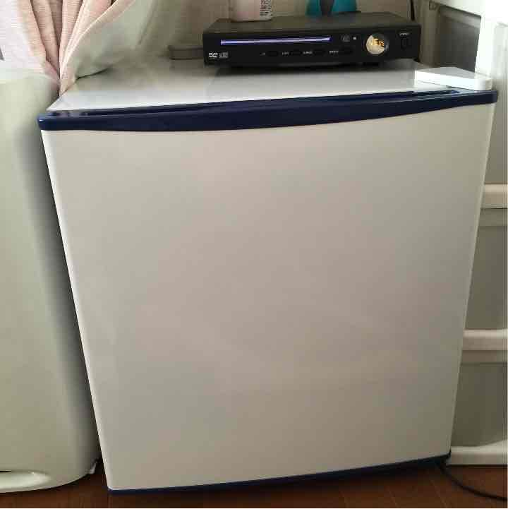 冷蔵庫 小型 場所により送料込みの値段を計算しますのでコメントしてください