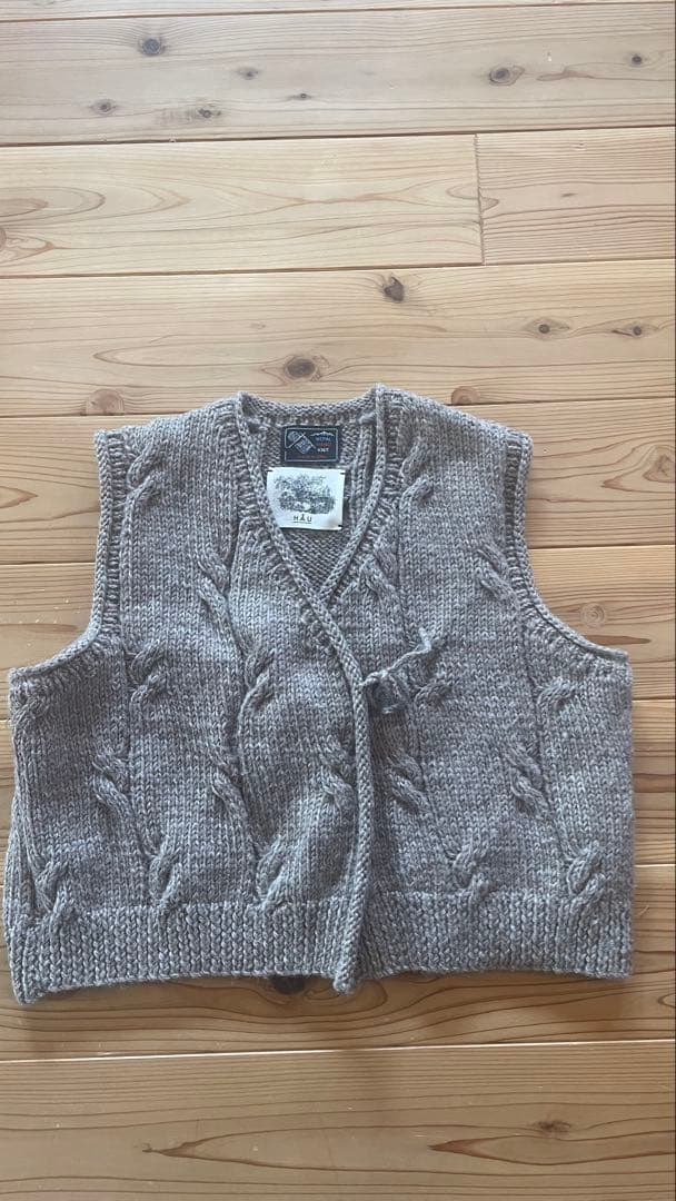 HÄU ハウ　ケーブル編み グレー ニットベスト クラスカ