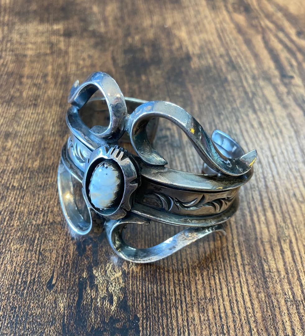 専用　ビッグハンド　big hand　バングル　ホワイトバッファロー