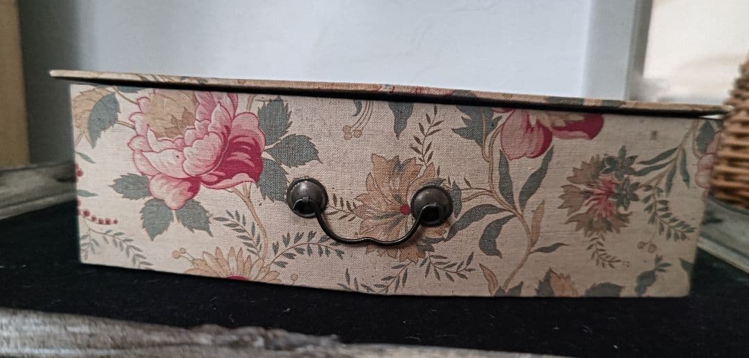 フランスアンティーク　カルトナージュボックス　大柄花柄