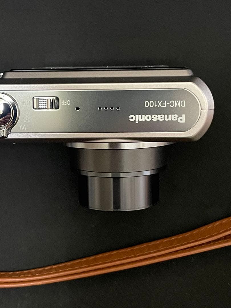 【極美品】LUMIX DMC-FX100 ライカレンズ搭載と付属品（作動確認済）