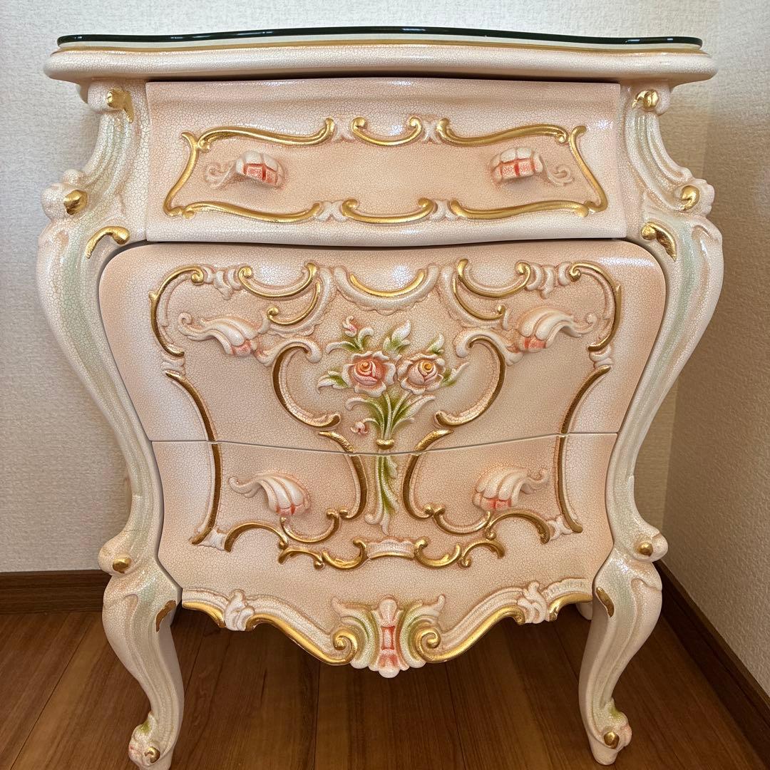 １月12日で出品終わりです　 ロココ調　サイドチェスト　美品　サイドテーブル