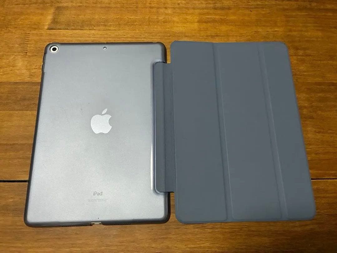 iPad 第9世代　シルバー 本体 + スマートカバー + タッチペン