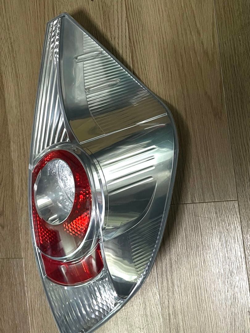トヨタアクア前期 NHP10 右テールランプ ハーネス付き 52-252 ライト