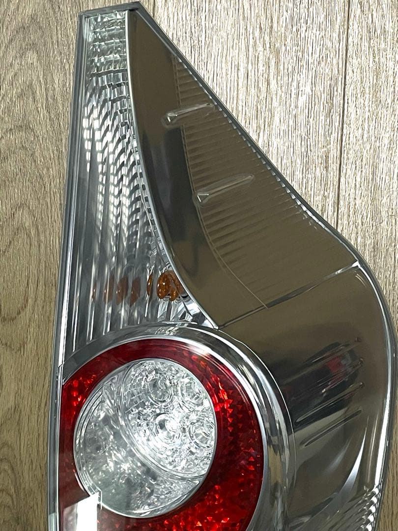 トヨタアクア前期 NHP10 右テールランプ ハーネス付き 52-252 ライト