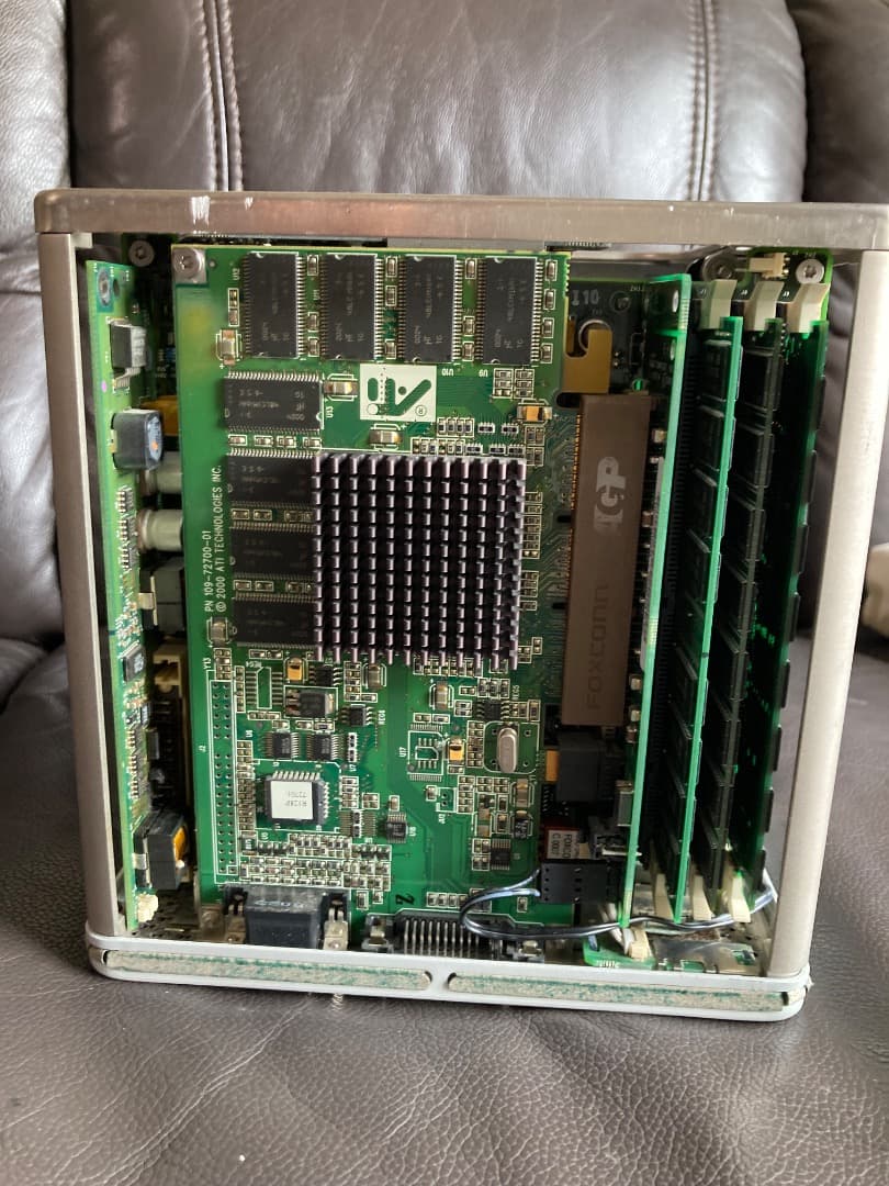 PowerMac G4 Cube 　ハードディスク40GB、メモリー1GB