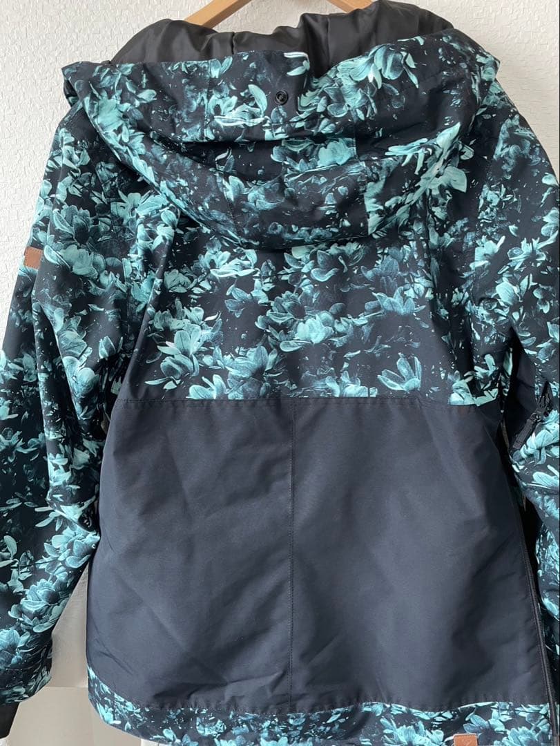 18日まで値下げ！ROXY フローラルスノーボードジャケット