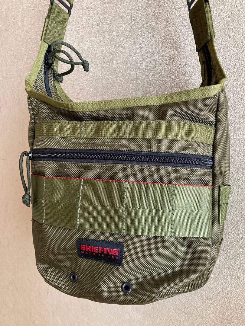 BRIEFING ショルダーバック　オリーブ