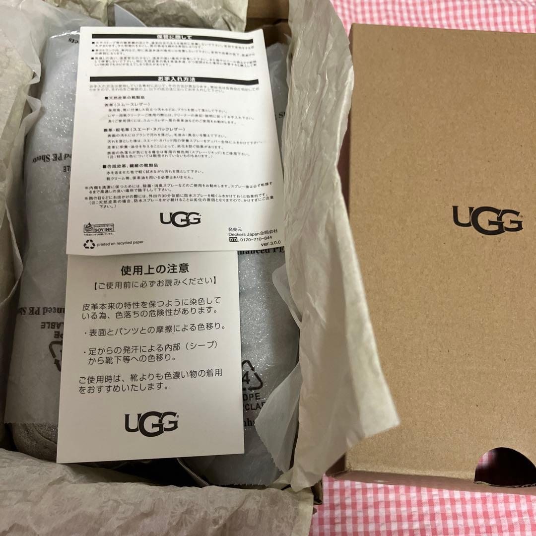 UGG シルバー グリッター モカシン