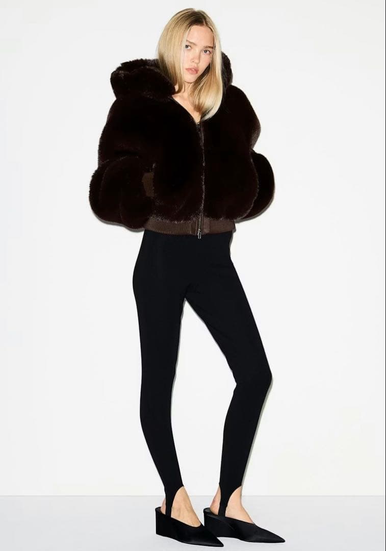 【最終値下】twiceモモ新品SKIMS FUR ZIP UP JK (S)