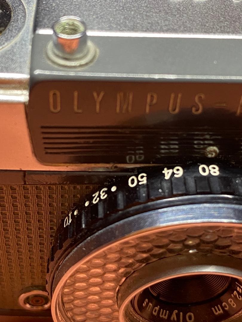 ハーフカメラ　オリンパス　PEN-EE （完全駆動品）