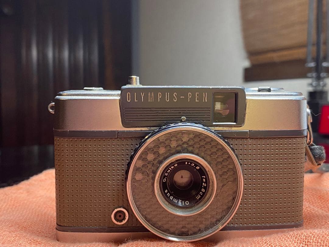 ハーフカメラ　オリンパス　PEN-EE （完全駆動品）