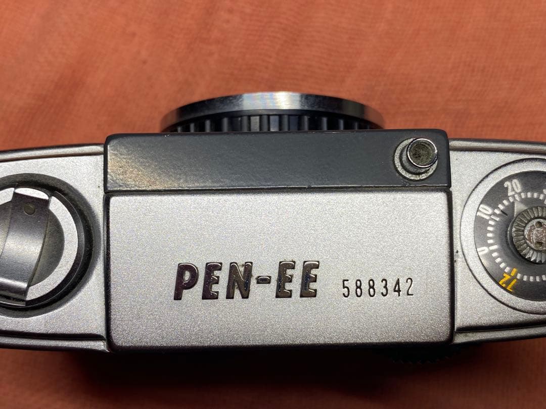 ハーフカメラ　オリンパス　PEN-EE （完全駆動品）