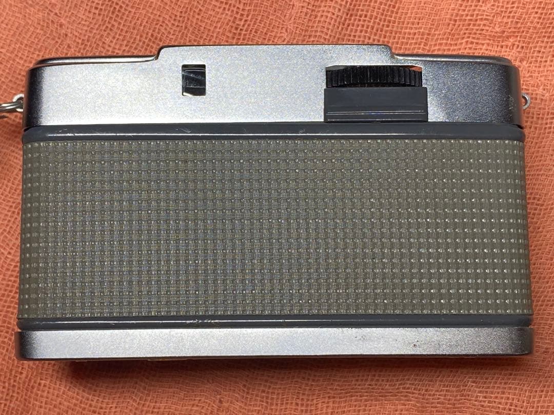 ハーフカメラ　オリンパス　PEN-EE （完全駆動品）