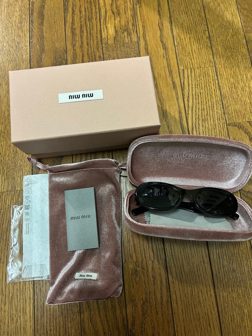 M*i様 新品未使用 miu miu オーバルサングラス mu06zs
