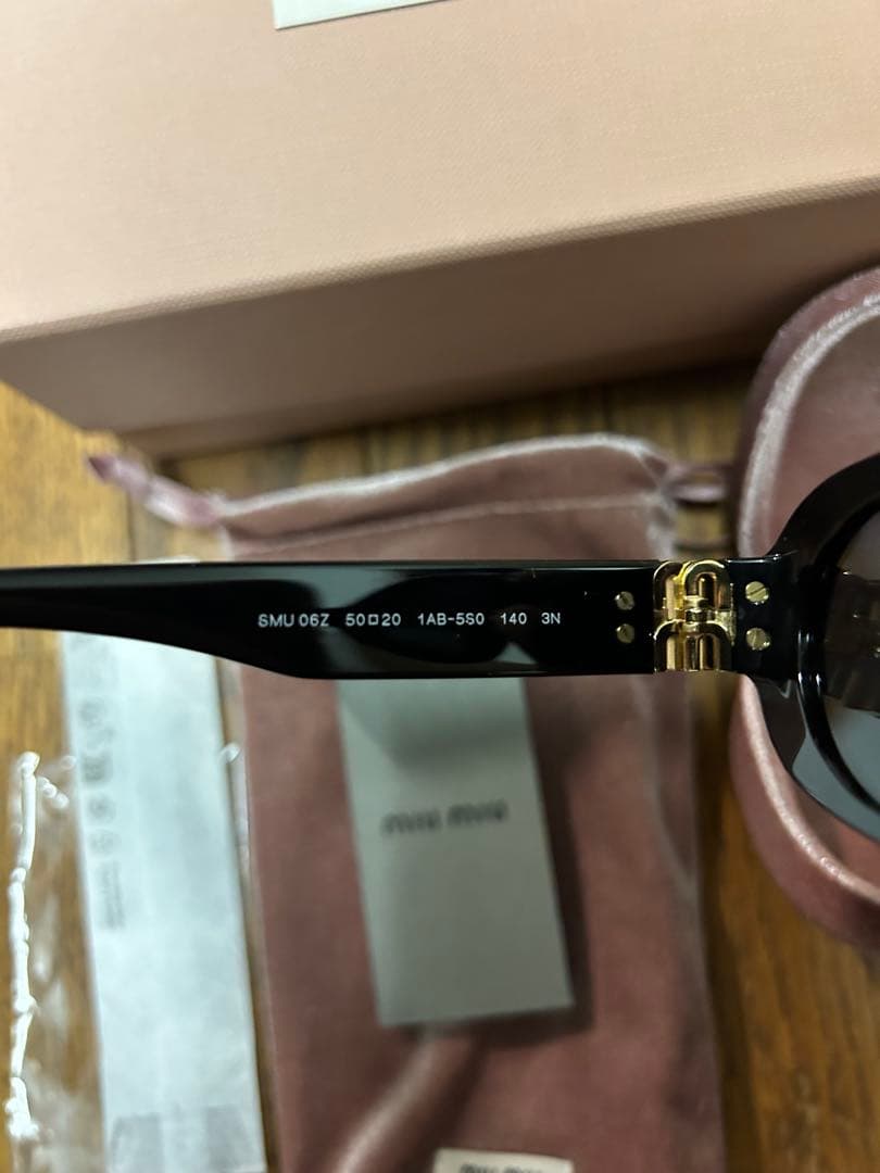 M*i様 新品未使用 miu miu オーバルサングラス mu06zs