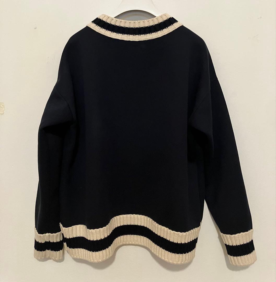 Moncler モンクレール　ポリウレタンプルオーバー　黒に近いネイビー