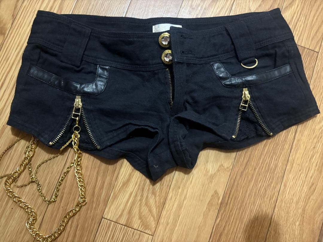 依頼価格変更中GOLDS infinity スタッズチェーン付きショートパンツ