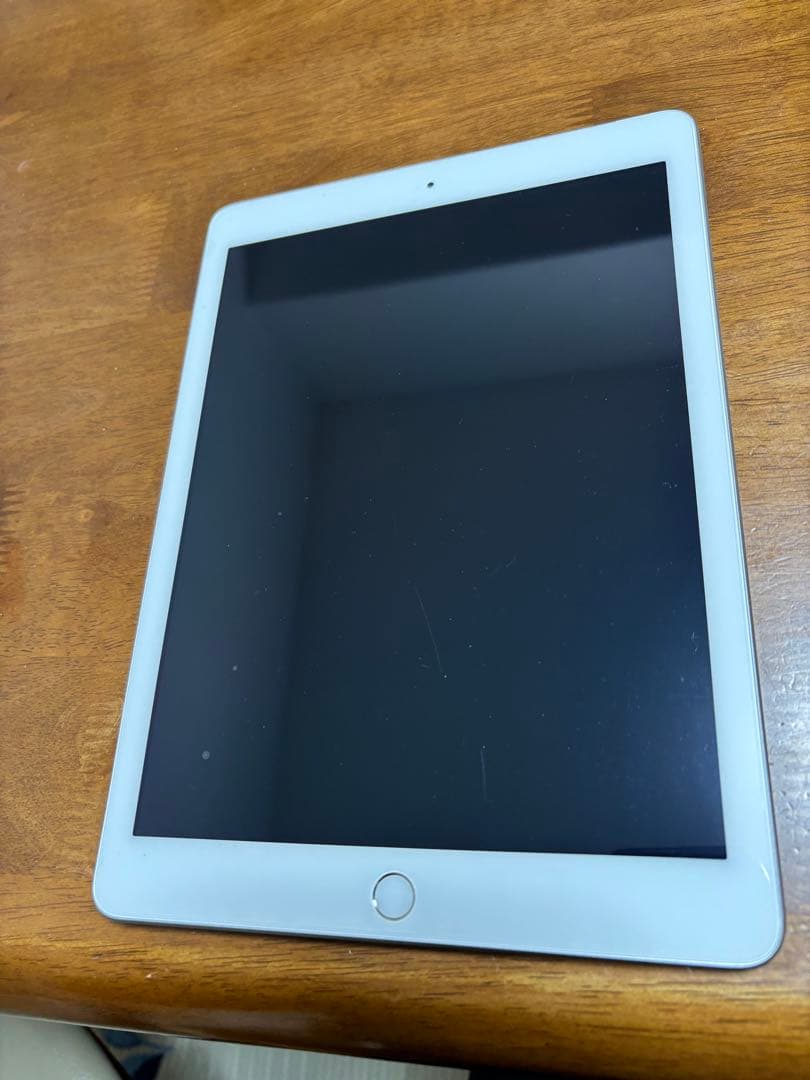 【即日発送】【完動品】iPad 第5世代 32GB シルバー SIMフリー